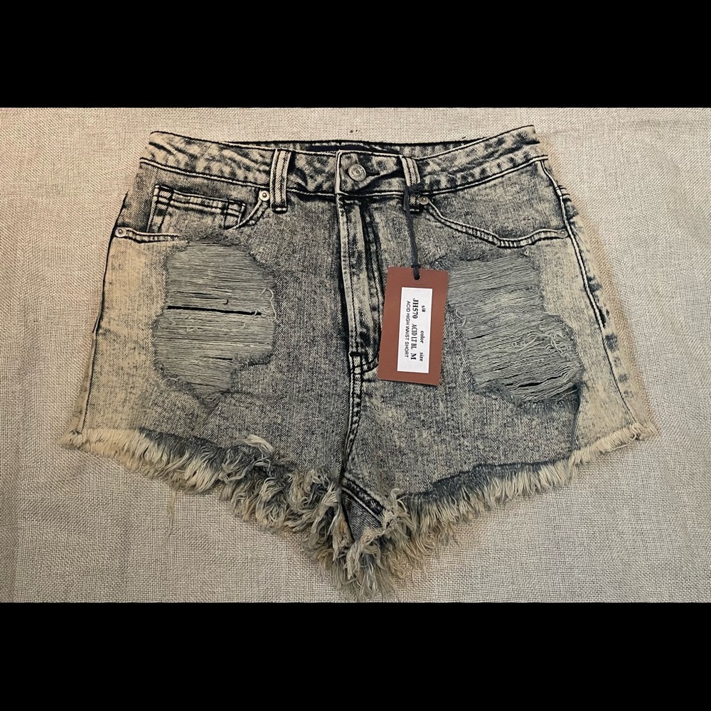 *NWT* Acid wash high waisted shorts